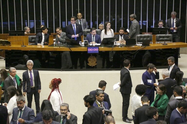 Protestos contra o Congresso são convocados por movimentos sociais de esquerda