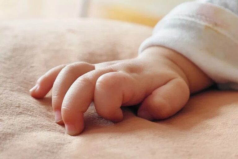 Bebê de 3 meses internado com lesões após agressões