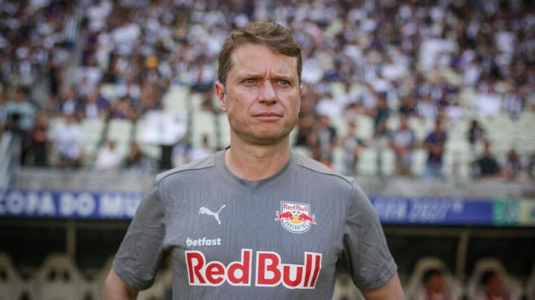 Bragantino demite Fernando Seabra após derrota