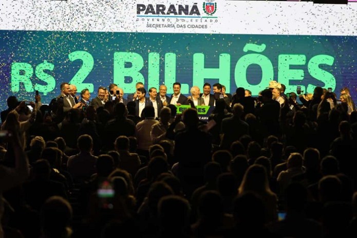 Ratinho Junior repassa R$ 2 bi para asfalto