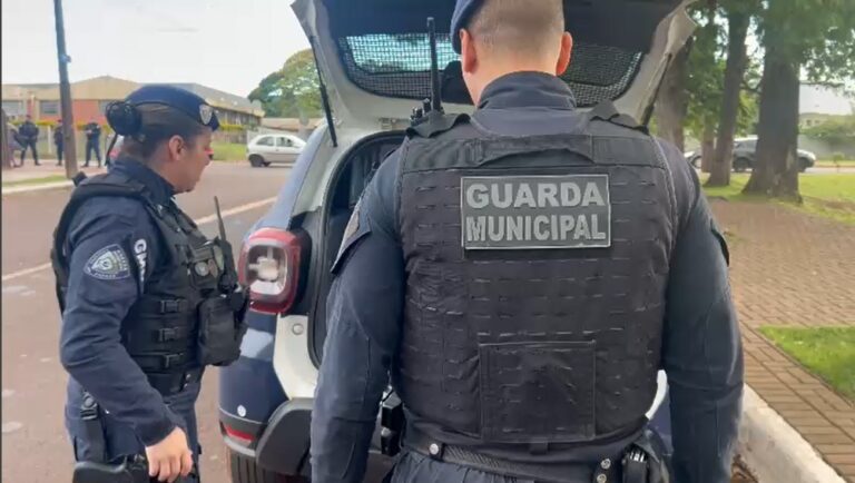 Detenção de mulher com mandado em Cascavel