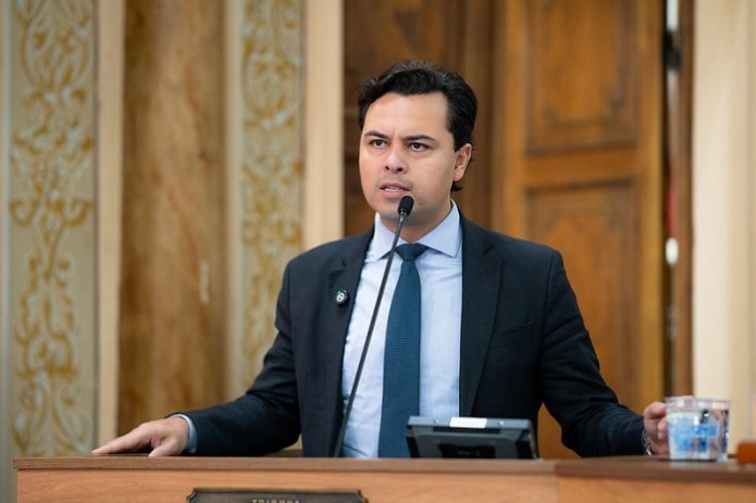 Esquerda da Câmara de Curitiba torce o nariz para Jeffrey Chiquini