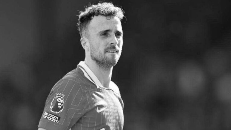 Torcida de Portugal presta homenagem a Diogo Jota durante jogo