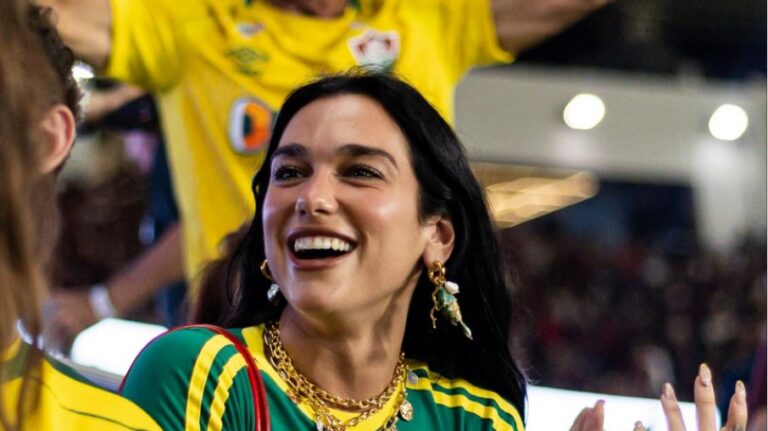 Dua Lipa vibra com gol do Fluminense na vitória sobre o Flamengo