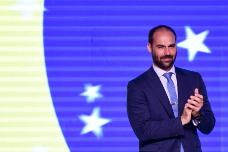 Eduardo Bolsonaro afirma que não retornará ao Brasil por medo de represálias