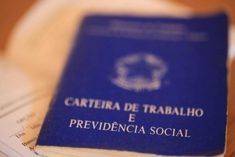 Crescimento do número de trabalhadores sindicalizados após mais de uma década