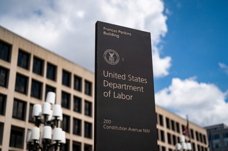 EUA cancelam divulgação do payroll de outubro devido à falta de dados