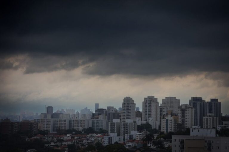 Alerta de tempestade e granizo do Inmet atinge oito estados brasileiros