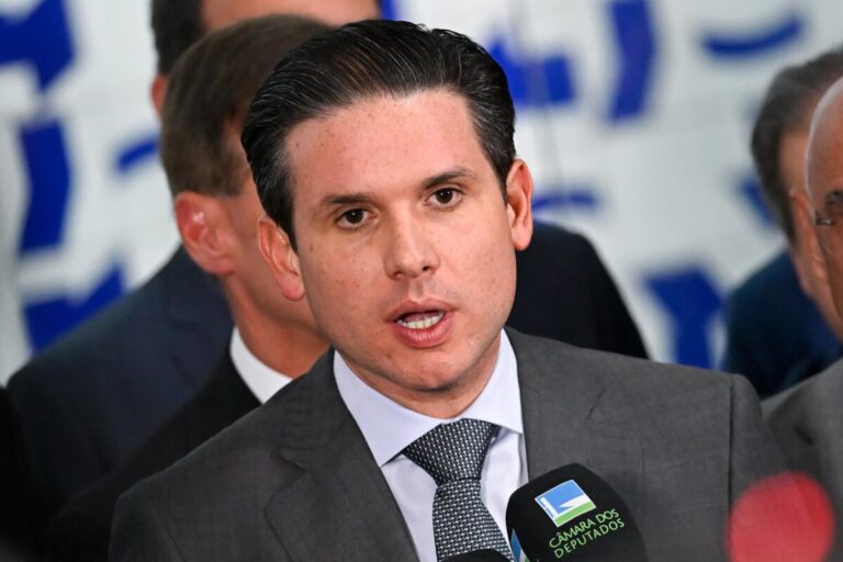 Votação da regulação de aplicativos fica para dezembro