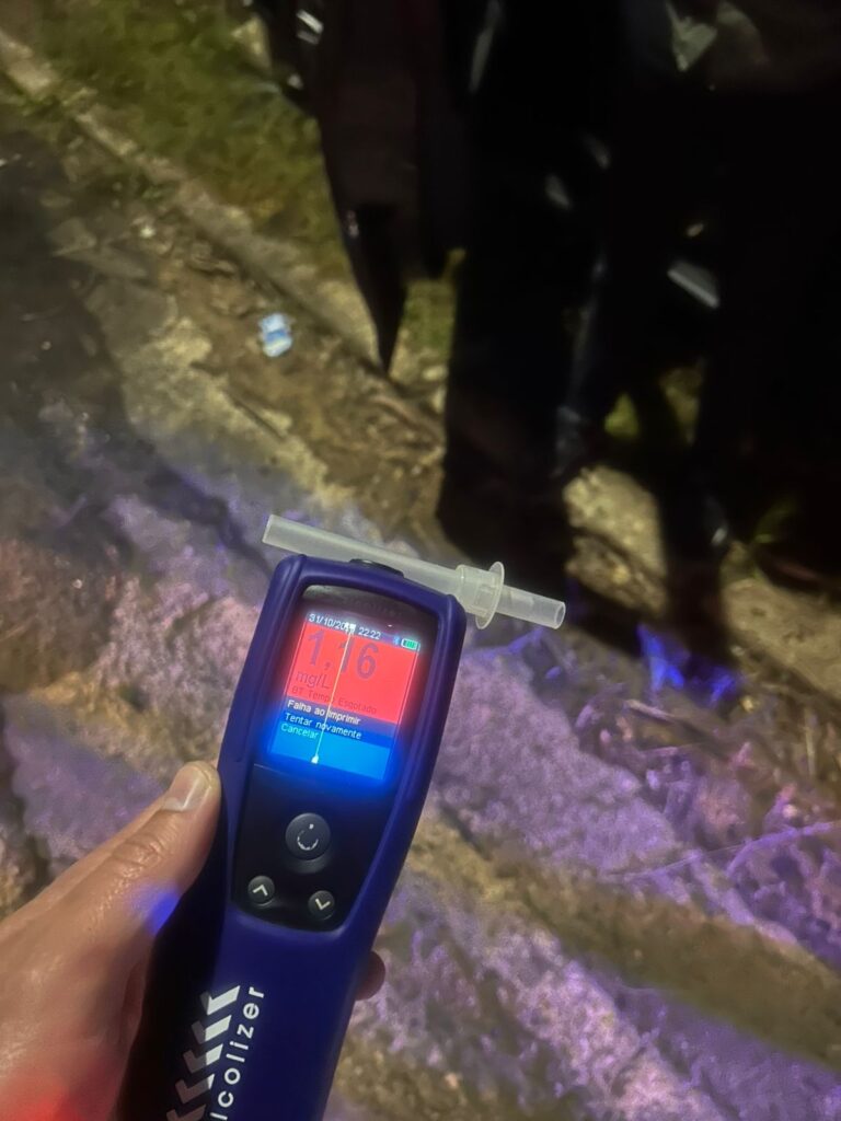 Motorista embriagado preso após colidir carro em Ponta Grossa