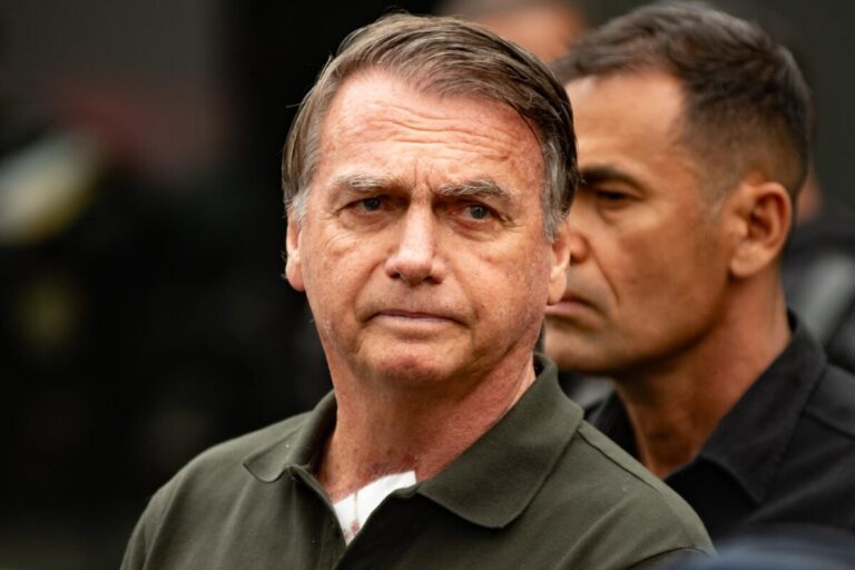 Bolsonaro solicita autorização para receber dermatologista em casa