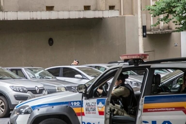 Criança de 10 anos é flagrada dirigindo carro em Minas Gerais