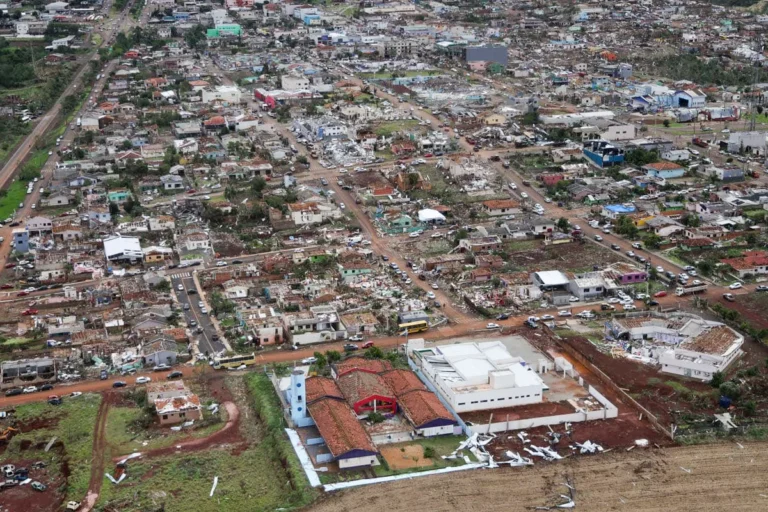 Governo do Paraná destina R$ 50 milhões para reconstrução de cidade atingida por tornado