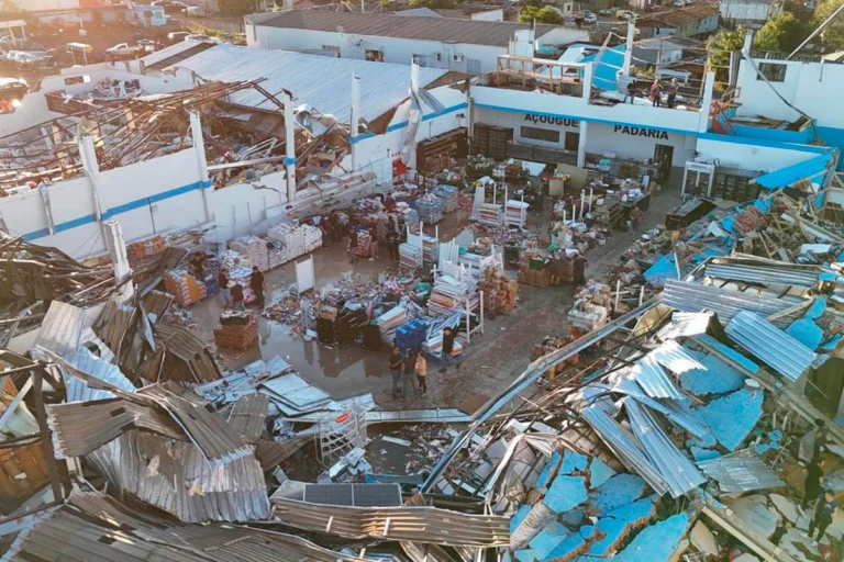 Paraná registra três tornados com ventos de até 330 km/h