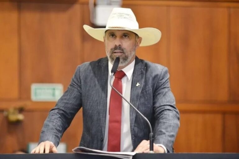 Deputado do chapéu enfrenta processo por violência política de gênero