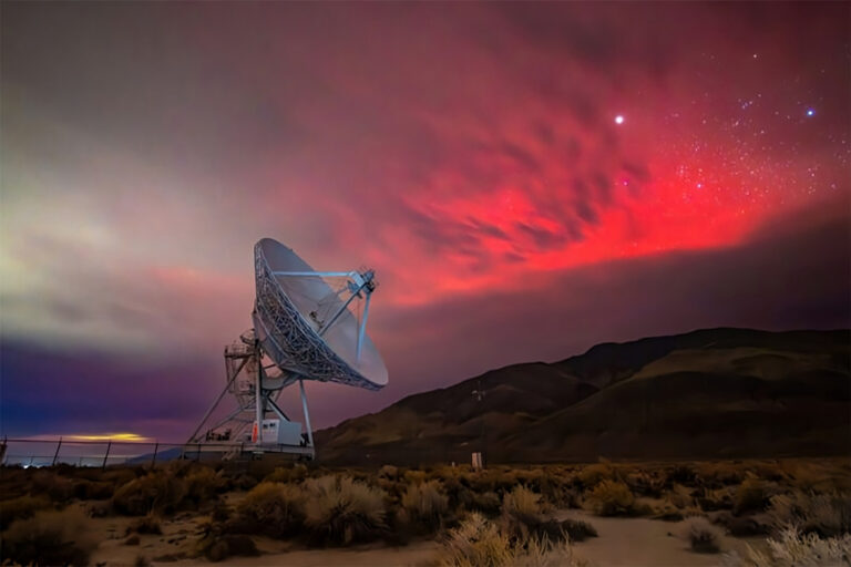 Auroras multicoloridas encantam a América do Norte após explosões solares