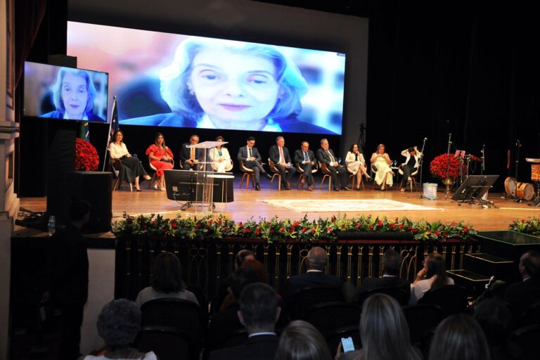 Cármen Lúcia alerta sobre ódios na sociedade durante encontro sobre desigualdade de gênero