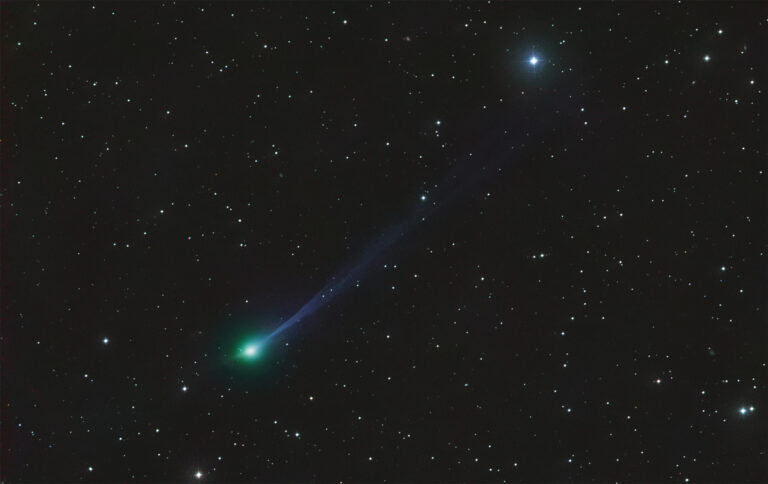 Imagens impressionantes do cometa 3I/ATLAS revelam novos detalhes