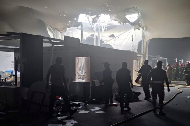 Prorrogação da COP30 é possível devido a incêndio e negociações atrasadas