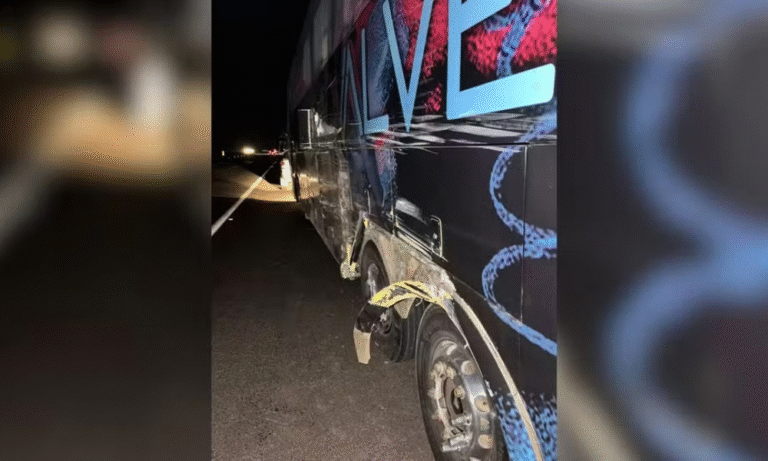 Acidente com ônibus da cantora Amanda Alves deixa 23 feridos