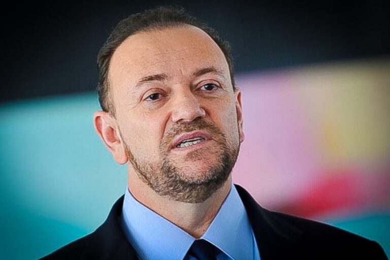 Edinho Silva responde a Tarcísio sobre 'trocar CEO' do Brasil