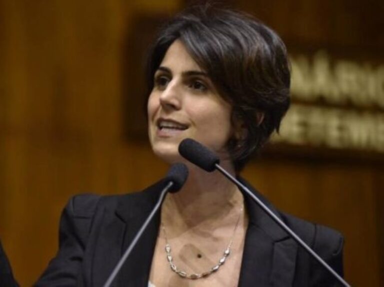 Manuela D'Ávila se filia ao PSol e se lança candidata ao Senado