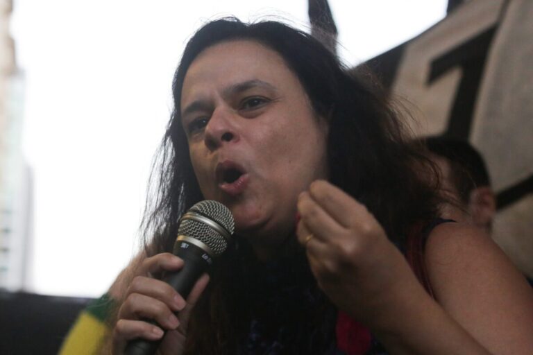 Janaina critica conflito familiar dos Bolsonaros e classifica como ridículo