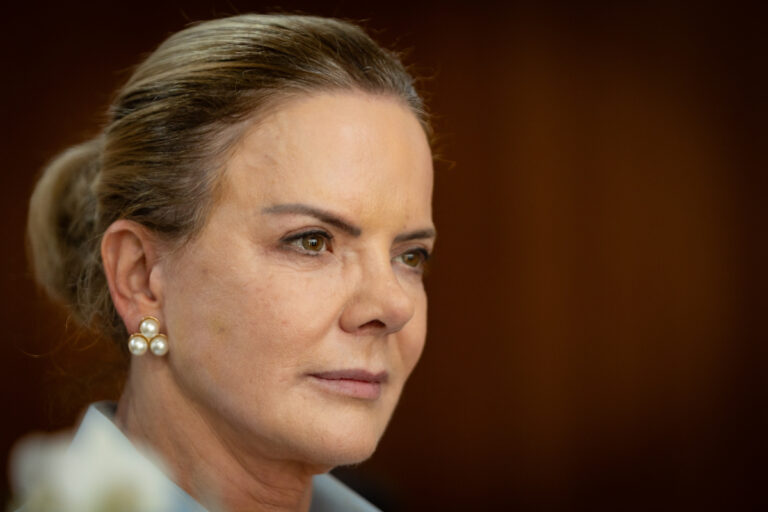 Gleisi Hoffmann defende fim da escala 6x1 e a importância do lazer