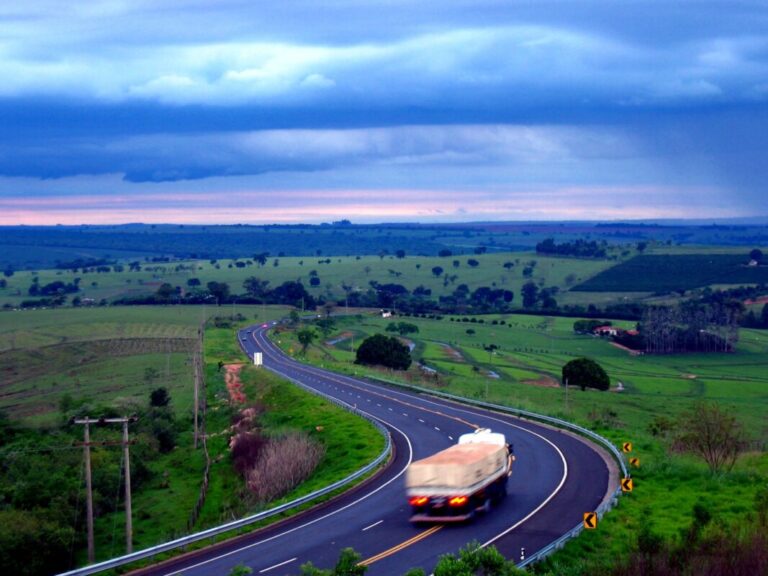 Caminhoneiros organizam paralisação em busca de melhorias