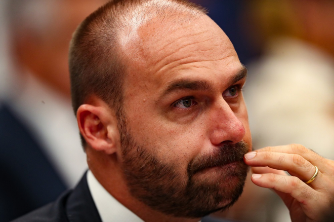 Eduardo Bolsonaro demonstra otimismo após conversa entre Lula e Trump