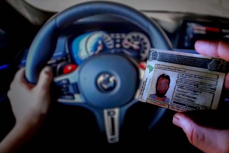 Mudanças na CNH: novas regras eliminam aulas obrigatórias em autoescolas