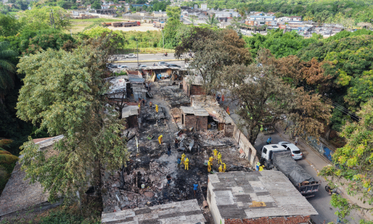 Tragédia no Recife: mulher e quatro filhos perdem a vida em incêndio