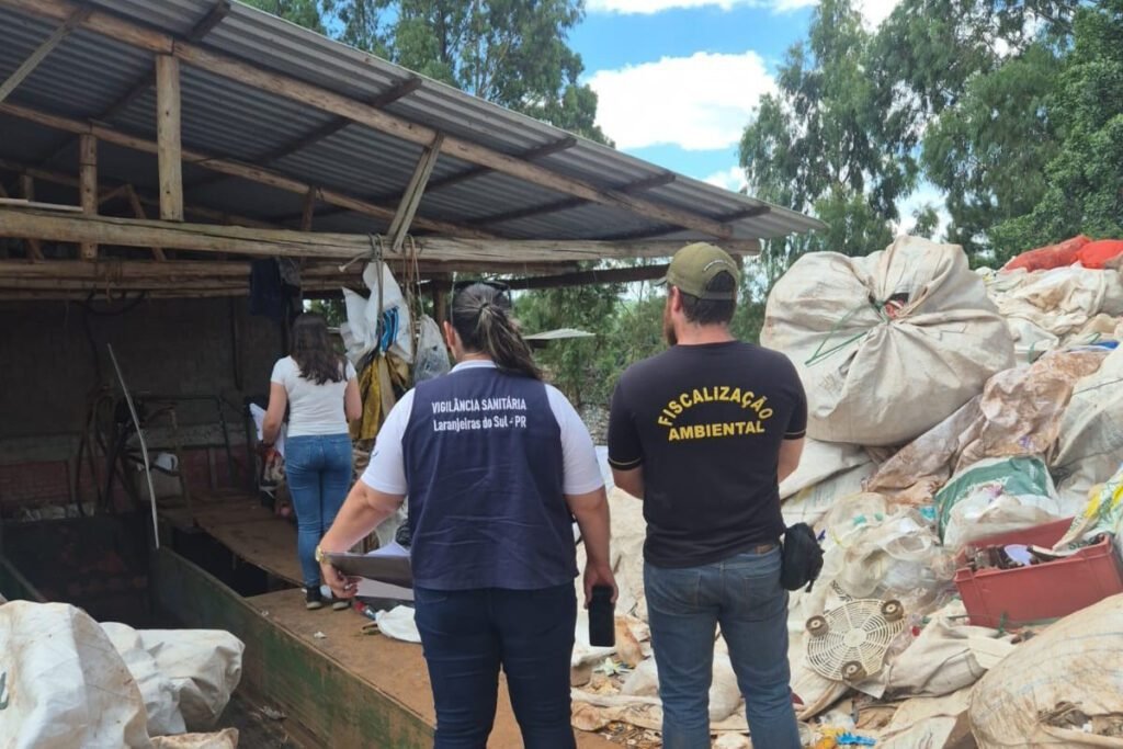 Operação contra depósitos irregulares em Laranjeiras do Sul terminou com R$ 50 mil em multas por crimes ambientais (Foto: IAT)