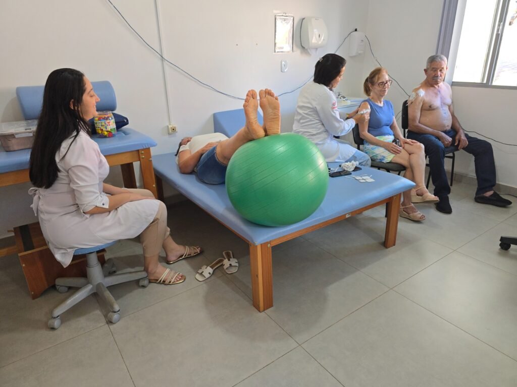 Atendimento humanizado de fisioterapia em Nova Laranjeiras (Foto: Secom/PMNL)