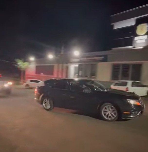 Momento da chegada do veículo de luxo que seria de "delivery" na 2a. SDP (Reprodução/Blog Meia Hora)