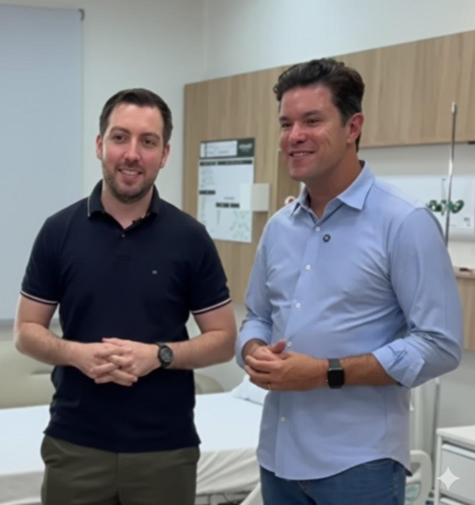 Secretário das Cidades Guto Silva e o neurocirurgião João Elias El Sarraf (Foto: Ascom/GS)