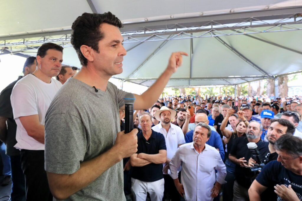 Alexandre Curi discursa durante aniversário do governador Ratinho Junior (Redes Sociais/AC)