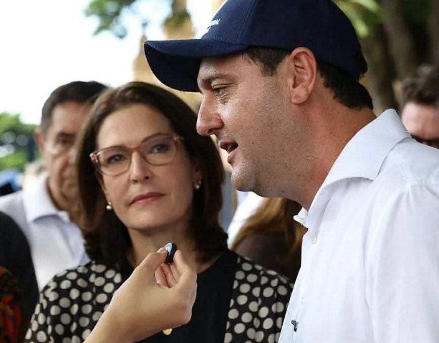 Cristina Graeml e o governador Ratinho Junior (Foto: Geraldo Bubniak / AEN)