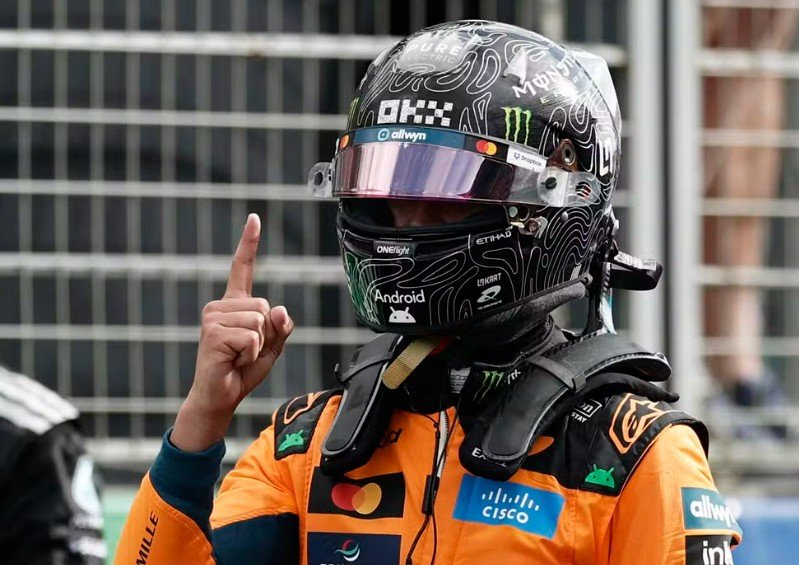 Lando Norris comemora a vitória no GP da Holanda de F1 2026 — Foto: Benoit Tessier/Reuters