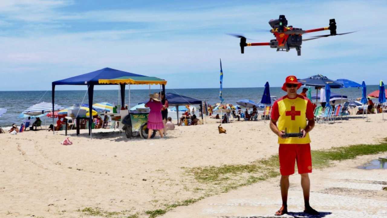 Bombeiros reforçam prevenção a afogamentos com drones de alta tecnologia