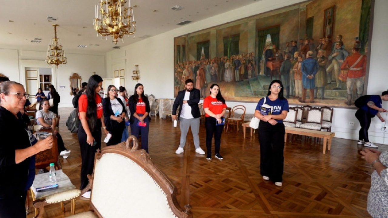 Palácio Iguaçu recebeu 3,4 mil visitantes em 2025; saiba como fazer uma visita guiada