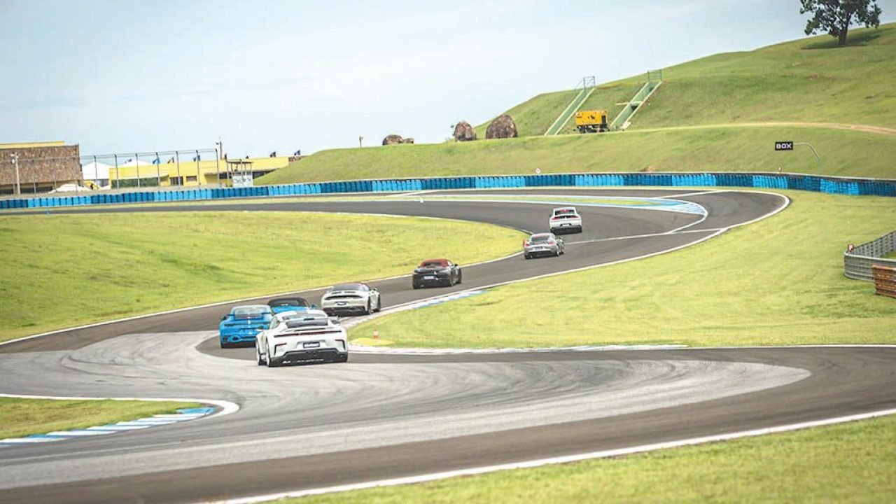 Porsche reúne 126 carros no Velocitta