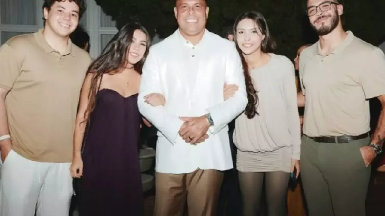 1157870897-ronaldo-fenomeno-e-filhos-610x400-1