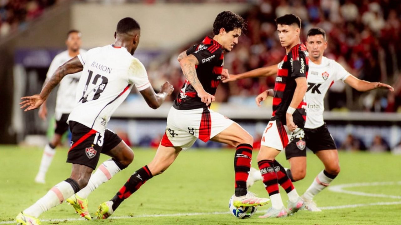 Vitória e Flamengo se enfrentam nesta terça (10) — Foto: Adriano Fontes/Flamengo