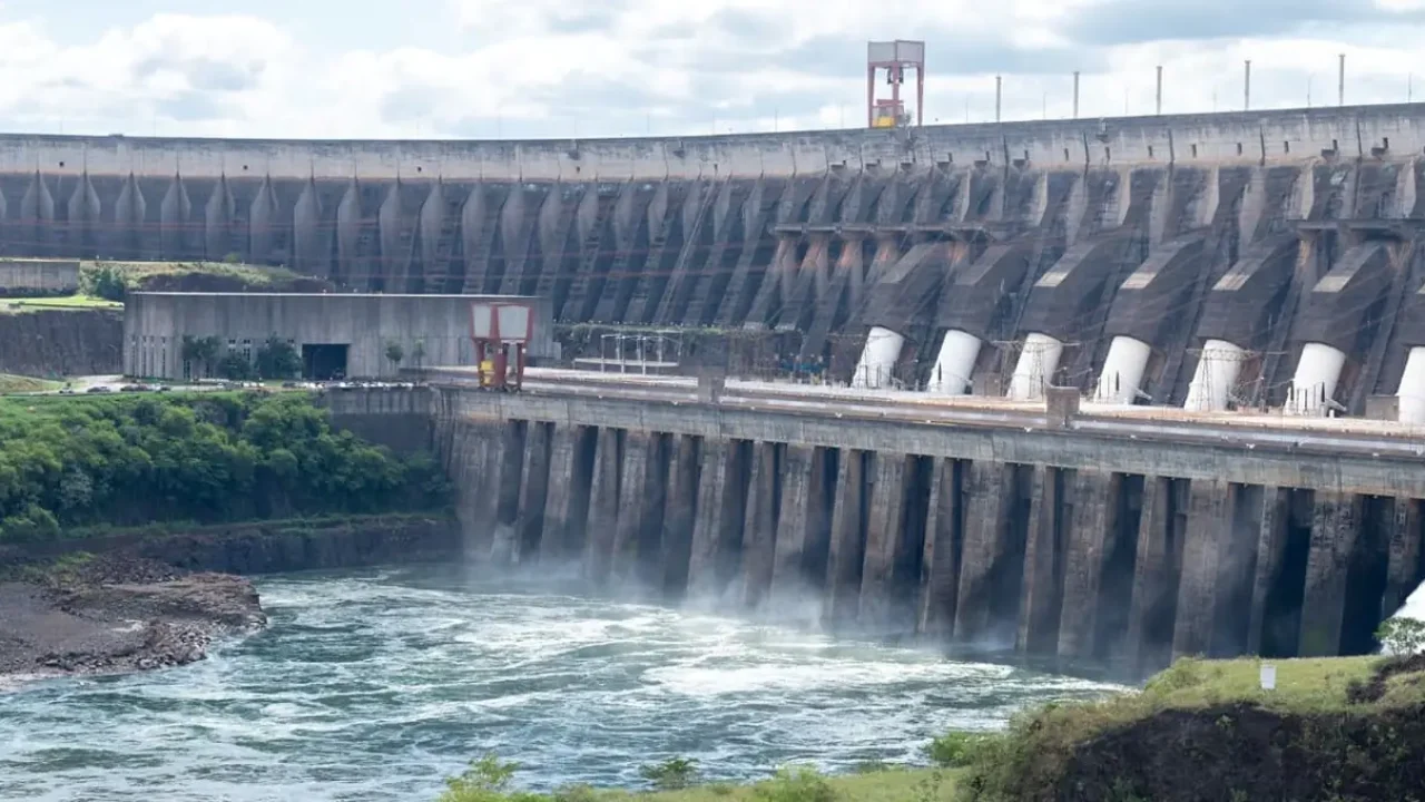 120526-itaipu-sara-cheida