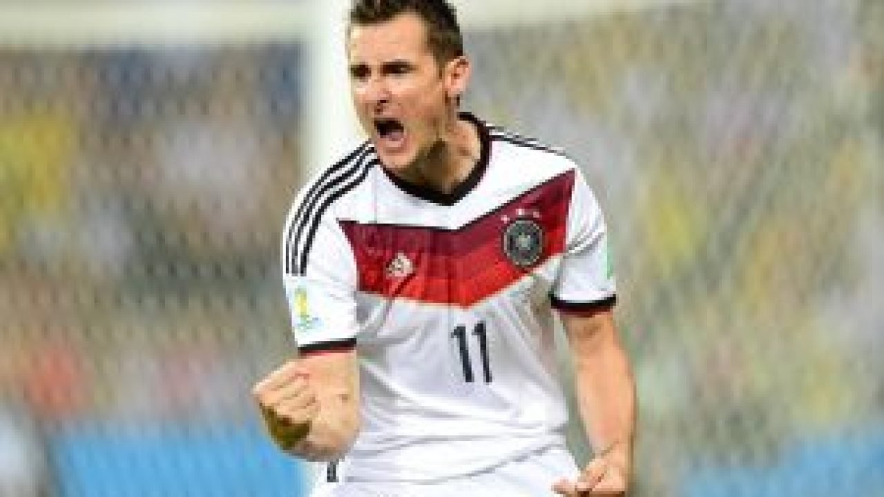1329999073-klose-iguala-recorde-de-ronaldo-em-copas-300x204-1