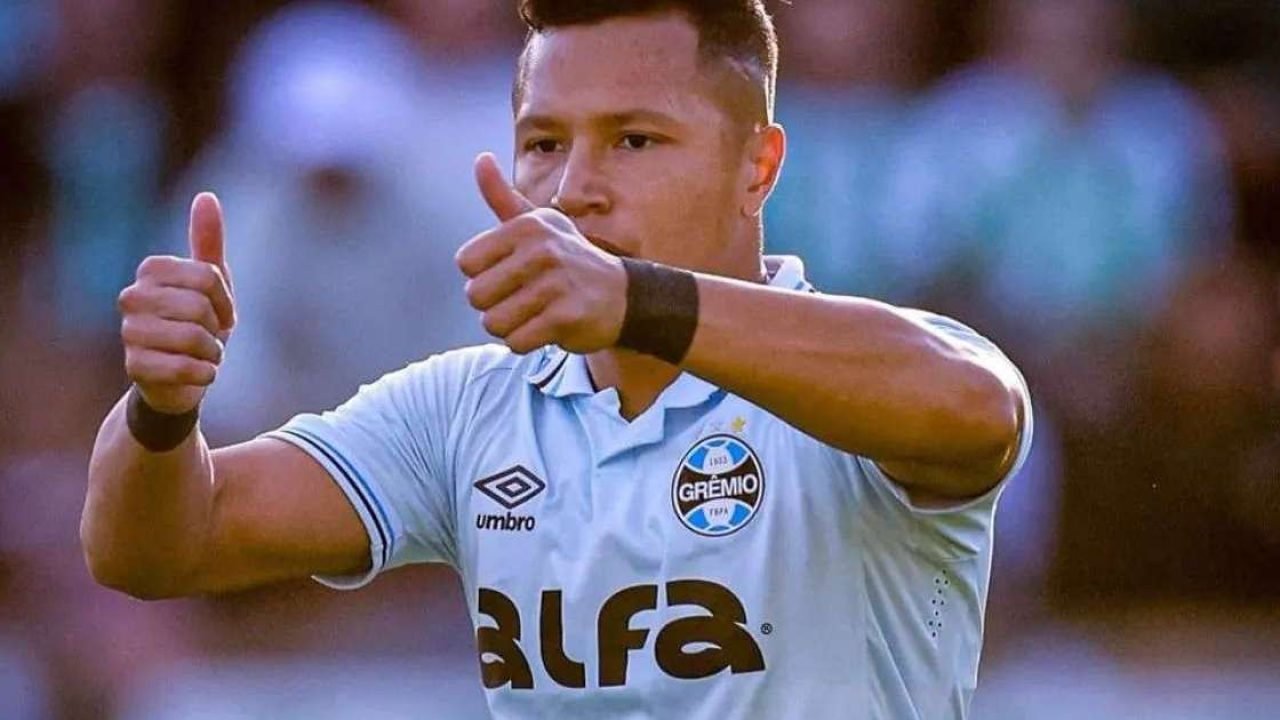 1482210836-2025-gremio-cruzeiro-lateral-esquerdo-marlon-xavier-contrato-multa-rescisoria