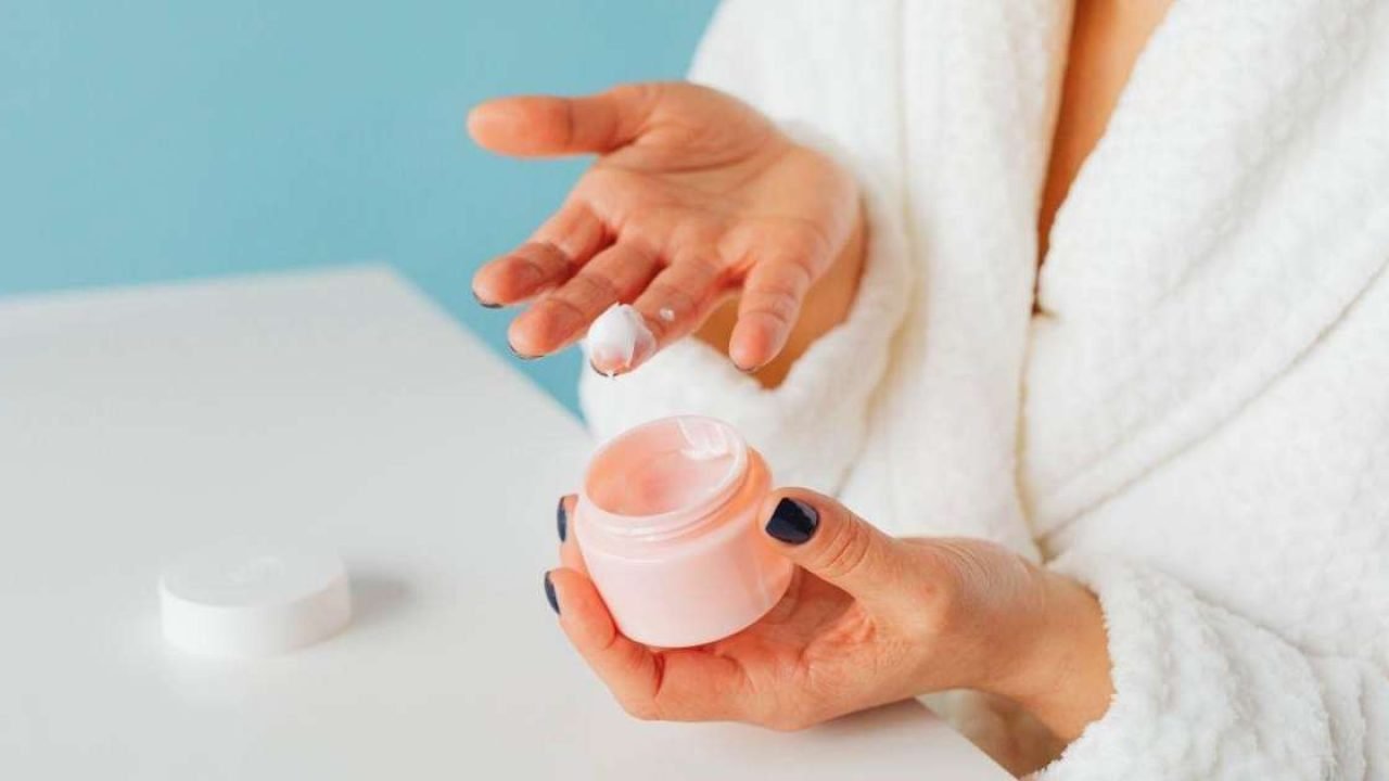 1590447174-retinol-o-que-voce-precisa-saber-antes-de-incluir-o
