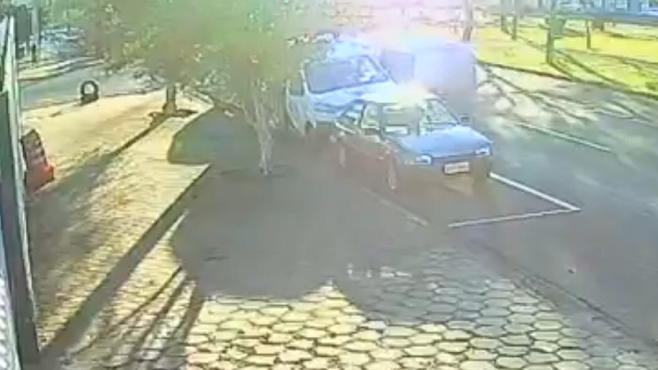 Foto: Logo Tarobá - Branco