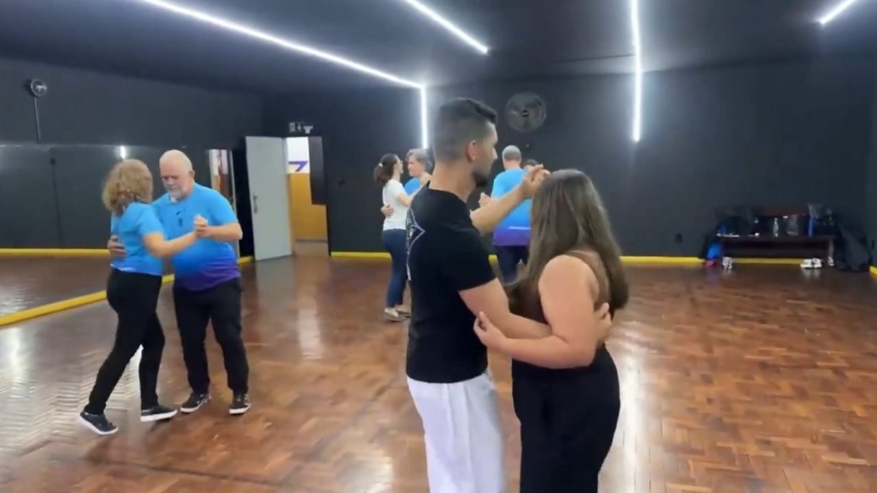 Foto: Logo Tarobá - Branco